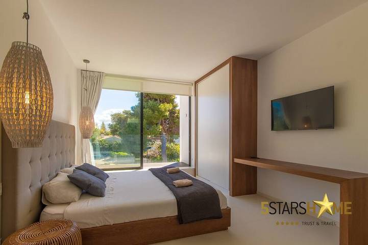 Moderne Villa für 6 Personen mit Pool, nur 180 m vom Strand von Muro, Port Alcudia entfernt in Playa de Muro, Muro