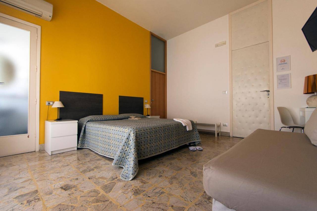 Quadruple Room with Private Bathroom in Vittoria, Province de Ragusa