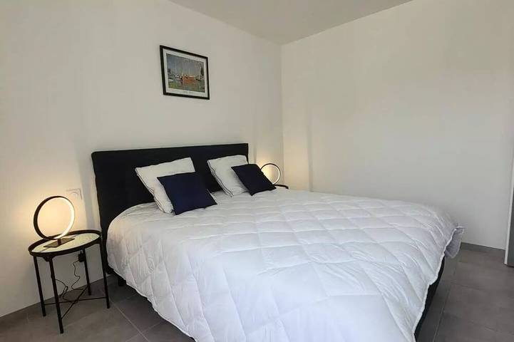 Location de vacances pour 2 personnes, avec terrasse et piscine à Aubazines - 2