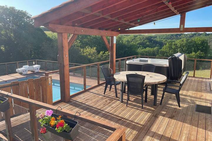Location de vacances pour 4 personnes, avec jacuzzi et jardin à Saint-Cybranet