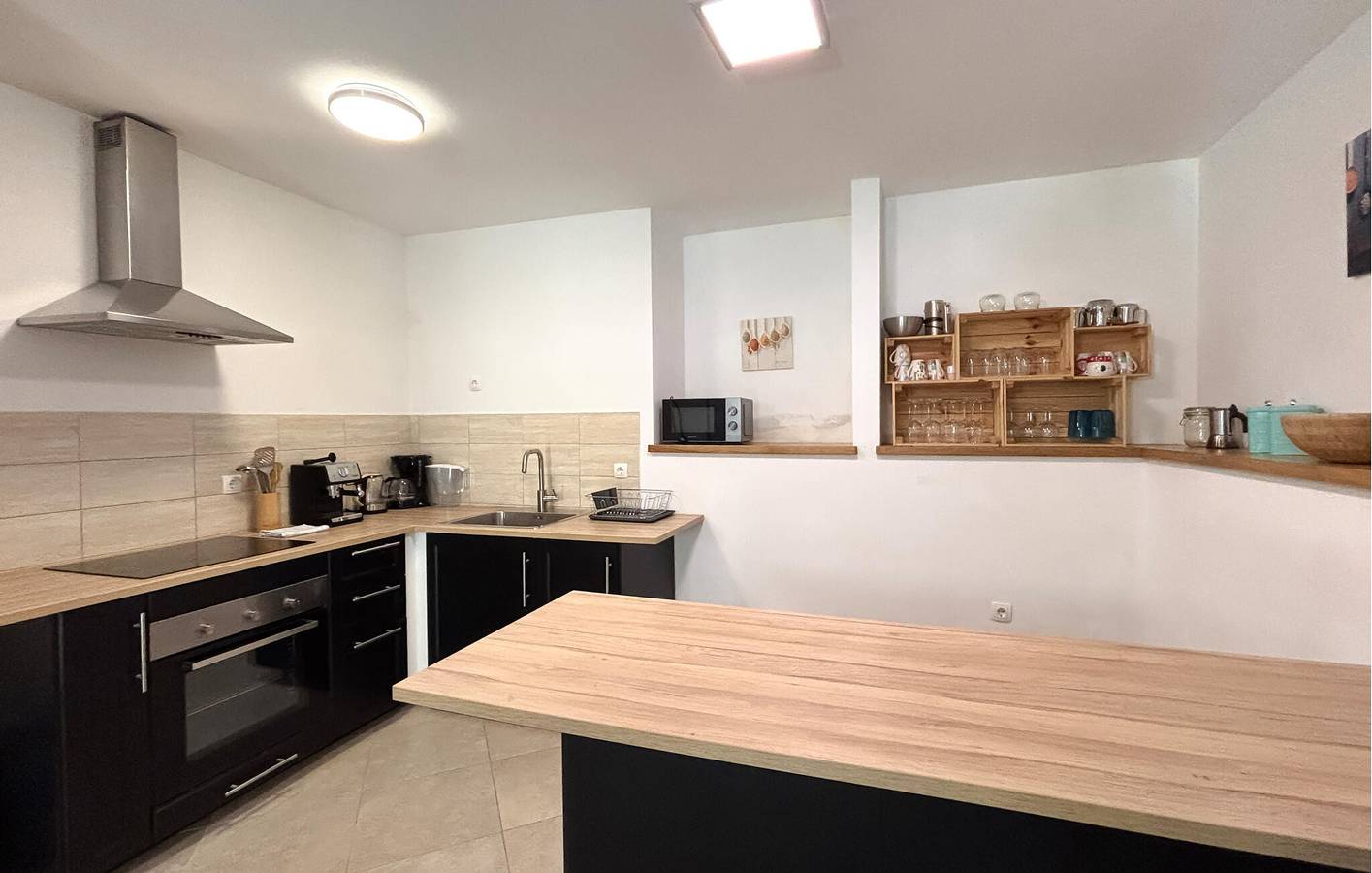 Modernes Apartment mit 2 Schlafzimmern, WLAN und Klimaanlage, 800 m vom Stadtzentrum entfernt in Labin Stadt, Labin