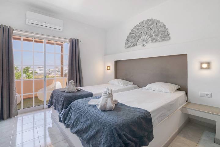 Værelse for 2 personer med balkon in Quelfes, Parque Natural da Ria Formosa