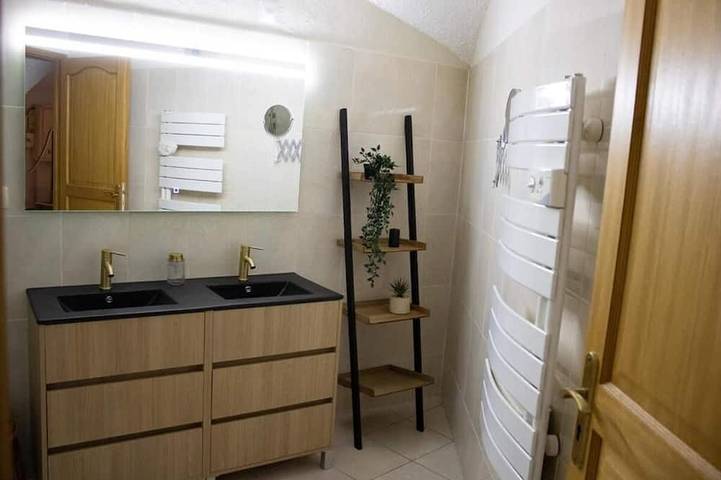 Appartement entier, L’hébergement Charme rare sous les voûtes se trouve à Royat in Royat, Parc naturel régional des Volcans d'Auvergne