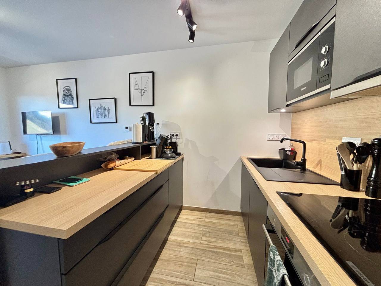 Ganze Wohnung, Neue Wohnung nahe Pisten mit Parkplatz und Wifi in Notre-Dame-de-Bellecombe, Albertville und Umgebung