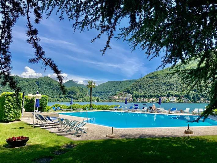 Gîte pour 4 personnes, avec jardin ainsi que vue et piscine dans Brusimpiano