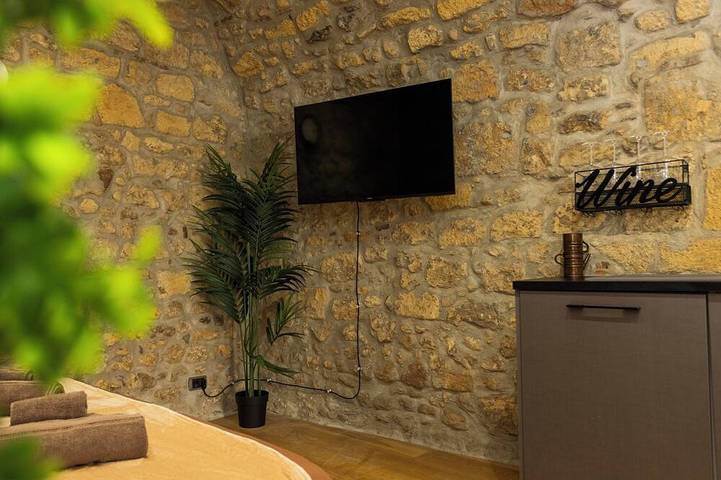 Entire apartment, Il Butto – Stone loft with an Etruscan cistern, historic center of Tarquinia in Tarquinia, Viterbo Province