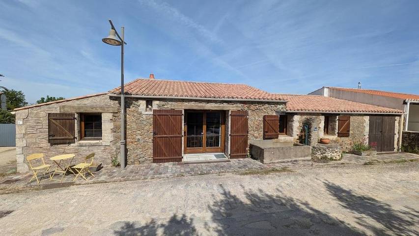 Location de vacances pour 5 personnes, avec terrasse à La Chaize-Giraud - 2