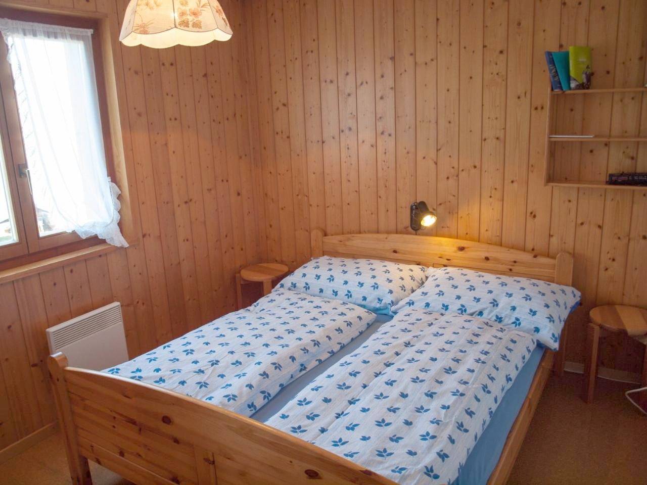 Ganze Wohnung, Apartment with Mountain View in Rosswald, Brig