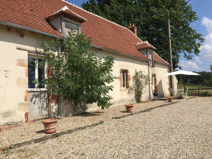 Location de vacances pour 6 personnes, avec Jardin ainsi que Piscine et Vue à Épineuil-le-Fleuriel