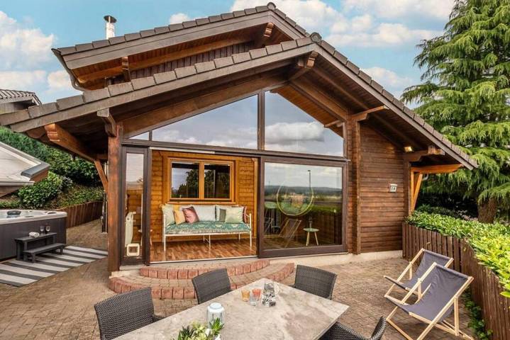 Chalet voor 6 personen, with Whirlpool and Terras as well as Tuin in de Eifel