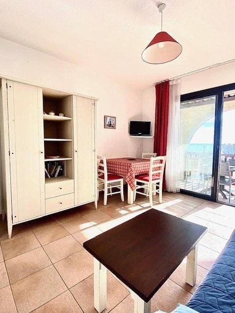 Appartement entier, Appartement vue mer, terrasse, place de parking privée, proximité des commerces in Saintes-Maries-de-la-Mer, Côte méditerranéenne (France)