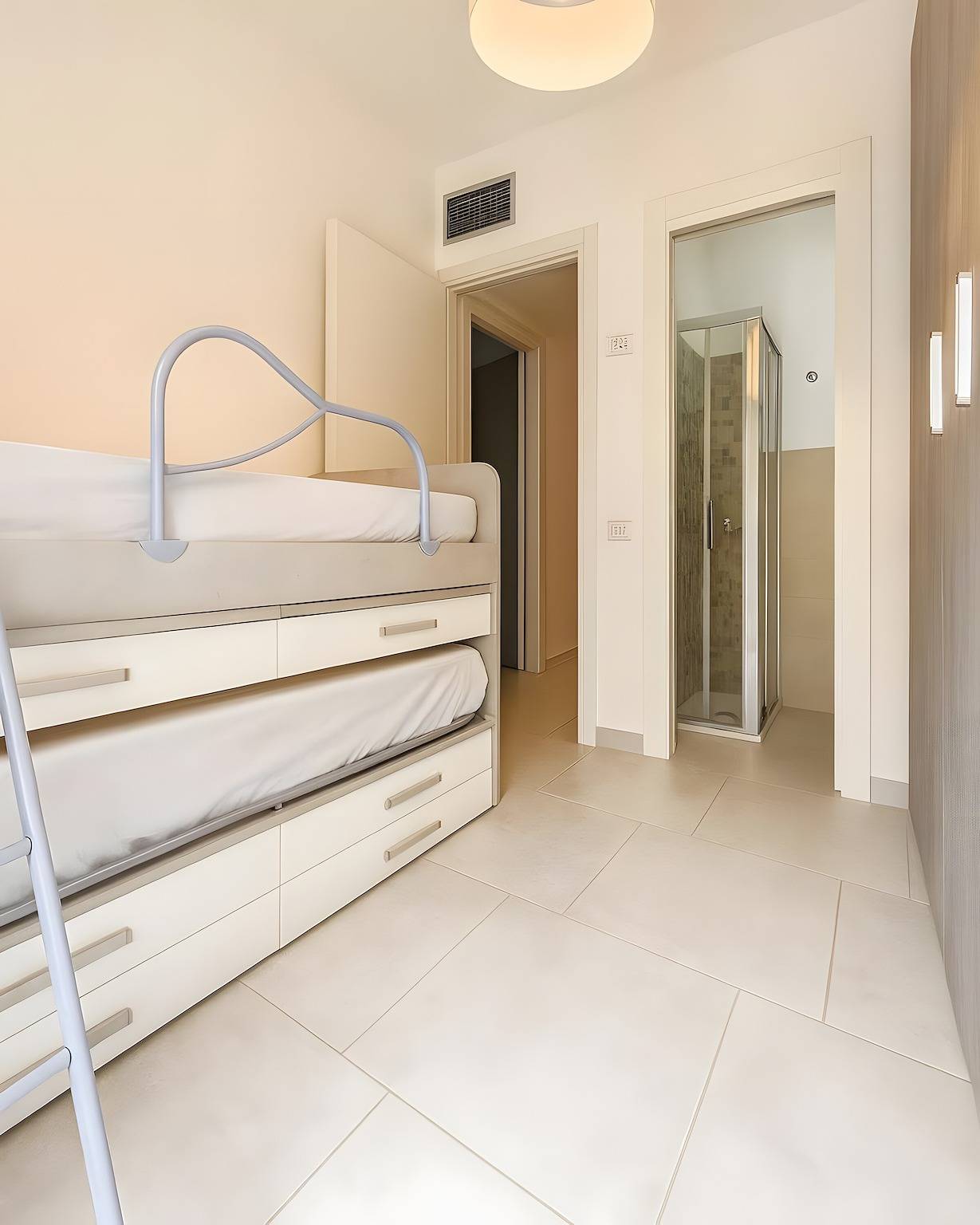 Casa Vacanze 'Lobart House' con Giardinprivato in Oristano, Campidano