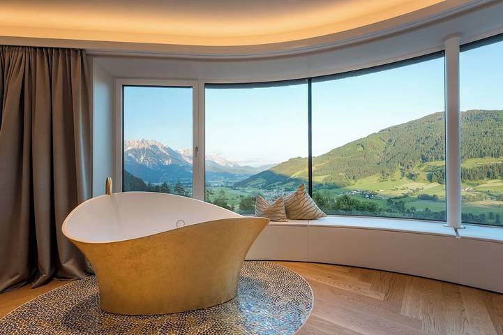 Ferienhaus für 10 Personen, mit Balkon und Whirlpool sowie Garten und Sauna in Leogang