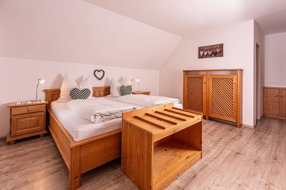Ganze Wohnung, Ferienwohnung-5 Personen, 80qm,  3 Schlafzimmer, 2 Bäder,  Balkon, Alleinlage mit Bergblick in Bad Reichenhall, Berchtesgadener Alpen