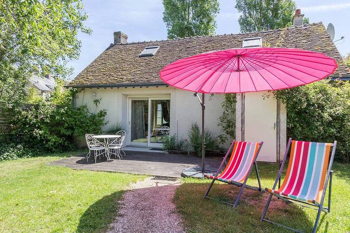 Gîte pour 4 personnes, avec jardin et terrasse à Seillac