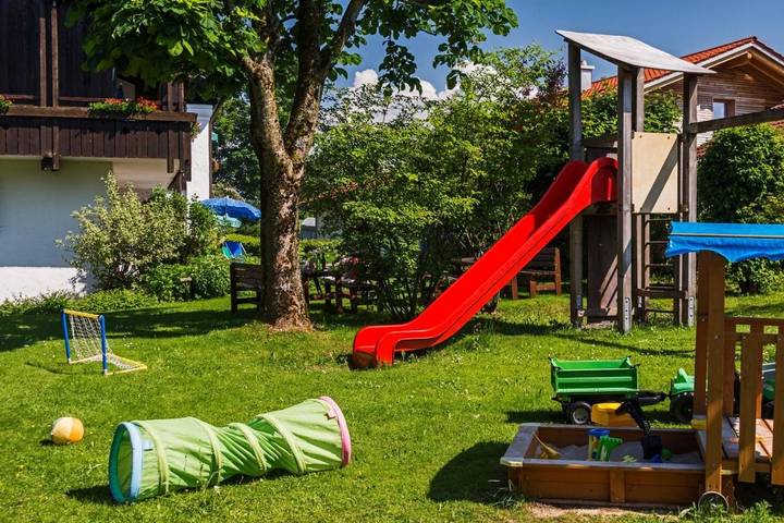 Ferienwohnung für 4 Personen, mit Balkon und Whirlpool sowie Terrasse und Garten in Roßhaupten - 4