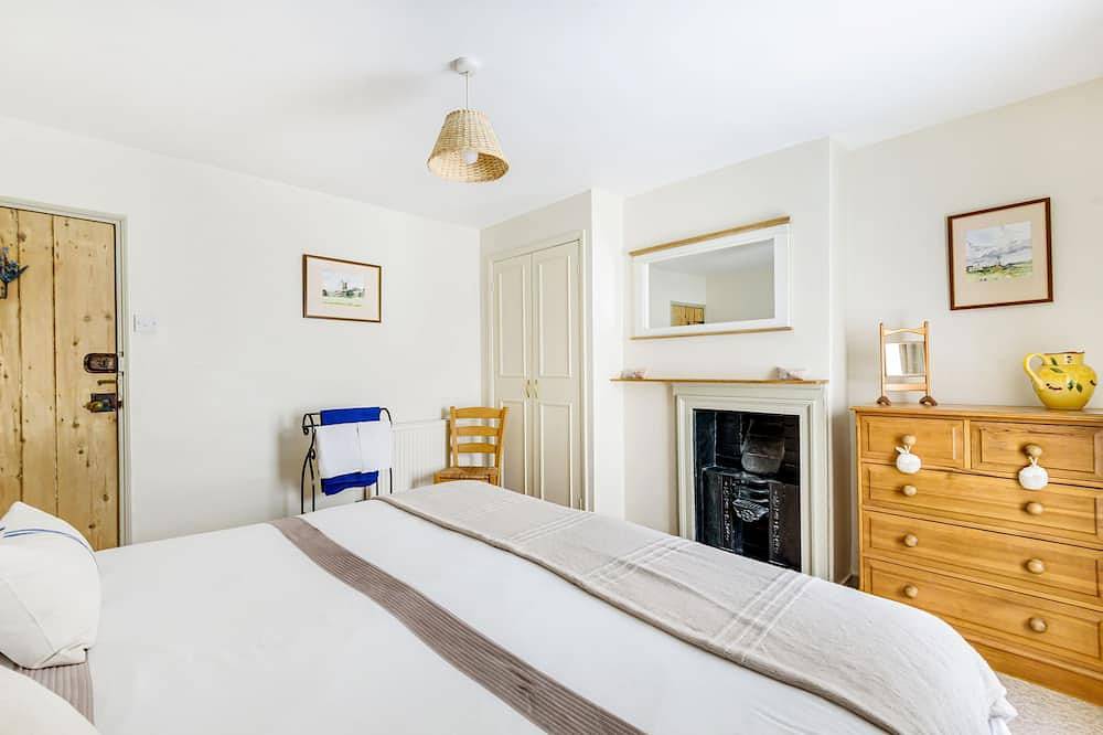Rose Cottage - sleeps 4 guests  in 2 bedrooms in Burnham Market, Norfolk Coast