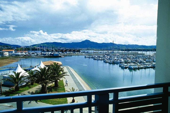Hôtel pour 6 personnes, avec vue et jardin ainsi que piscine et bassin pour enfant dans Grande Plage (Hendaye) - 4