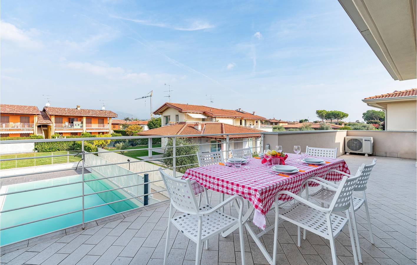 Ganze Ferienwohnung, Gemütliche 70qm Wohnung mit Parkplatz, Pool & Terrasse, 2km zum Strand! in Puegnago sul Garda, Gardasee-Berge
