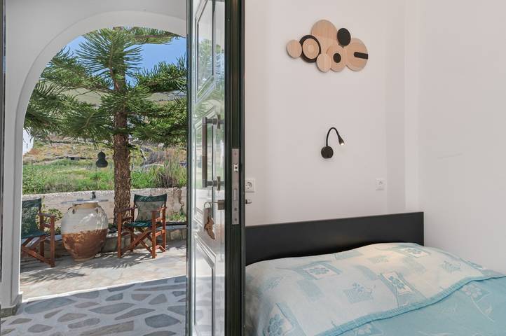 Entire studio, Studio Apartment 'Mouria A' with Sea View, Wi-Fi and Air Conditioning in Kythnos