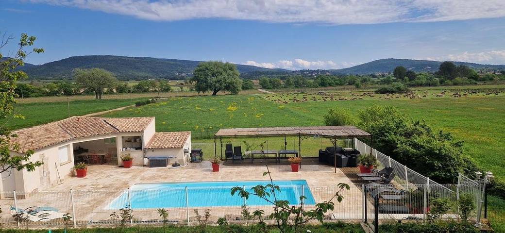Location de vacances pour 4 personnes, avec jardin et piscine, animaux acceptés à Garéoult - 2