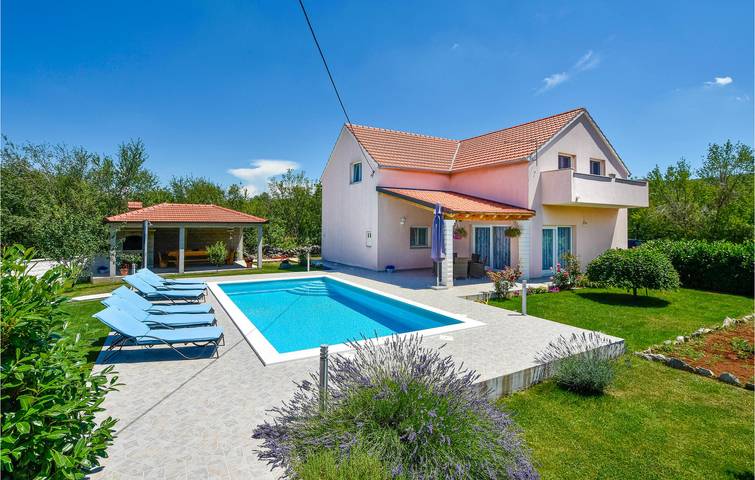Reizende 2-Zimmer-Wohnung mit Pool und Terrasse in Dugopolje – 600 m vom Stadtzentrum entfernt in Dugopolje, Dalmatinisches Zagora