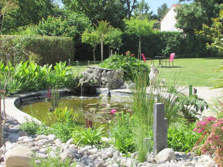 Location de vacances pour 2 personnes, avec piscine ainsi que vue et jardin à Le Gua - 3