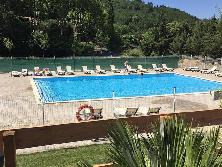 Camping pour 4 personnes, animaux acceptés dans l' Aude
