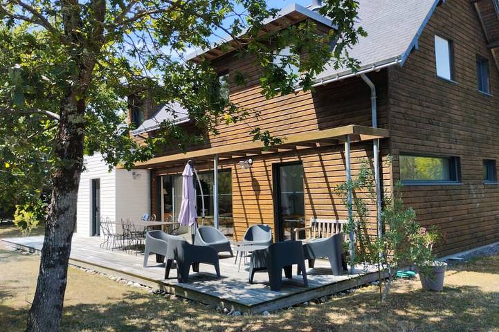 Location de vacances pour 10 personnes, avec Jardin dans Plage de Lanséria