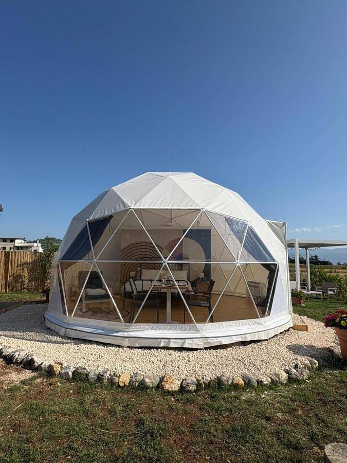 Camping per 2 persone, con giardino e idromassaggio in Abruzzo