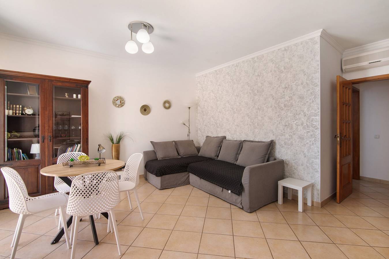 Villa 'Constança' with Shared Pool, Wi-Fi and Air Conditioning in Manta Rota, Parque Natural da Ria Formosa