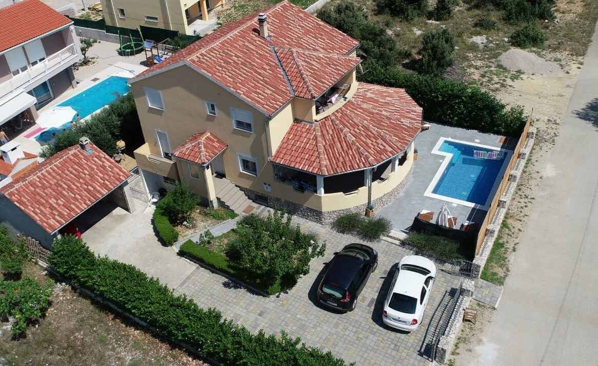Geheel vakantieappartement, Vakantiewoning met airconditioning en zwembad  in Polača, Zadar