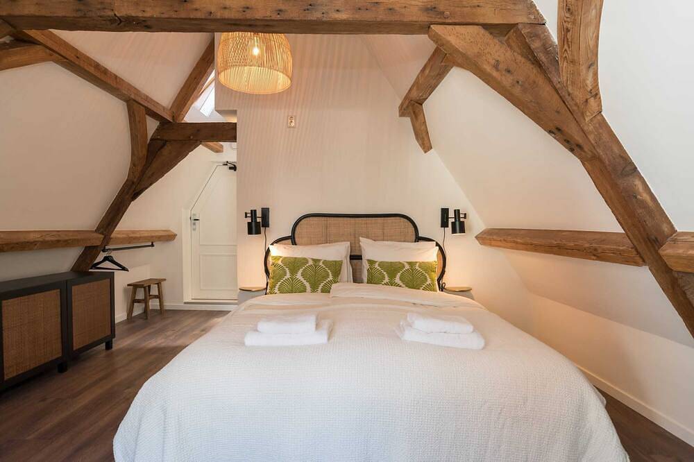 Six Boutique Hotel - Romantic Attic Room in Haarlem, Mer du Nord Pays-Bas