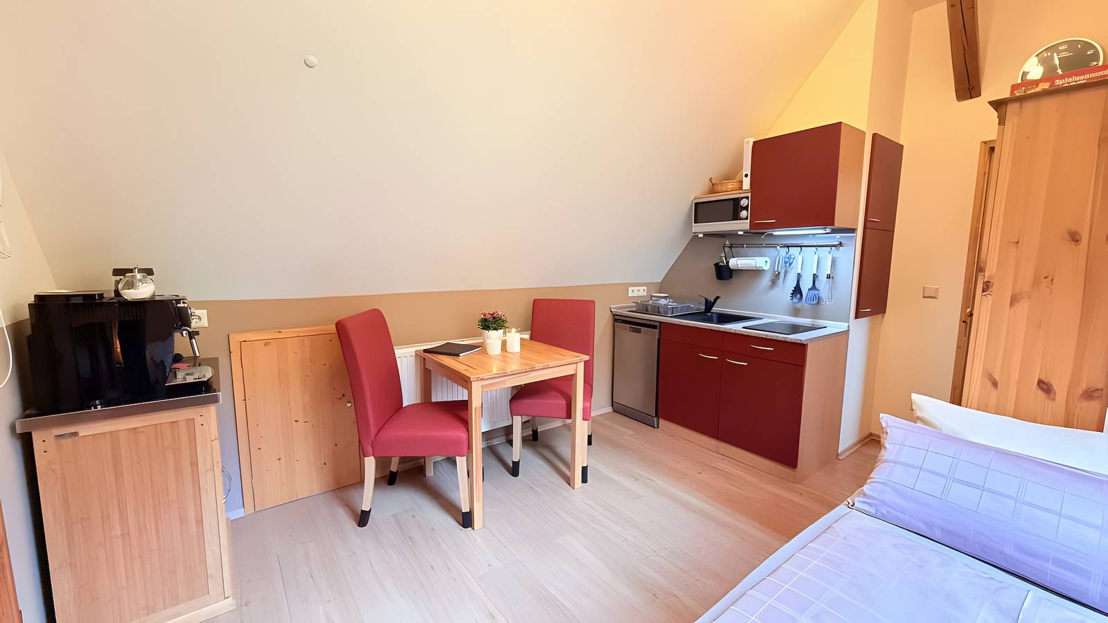 Ganzes Studio, Studio 'Tannenwipfel, 40qm' mit Bergblick, privatem Garten und Wlan in Enzklösterle, Nordschwarzwald