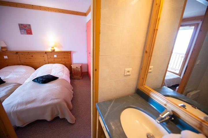 Oz/Alpe d'Huez 150m slopes, up to 18pers, Jacuzzi, en-suite bedrooms in Oz, Nationalpark Écrins
