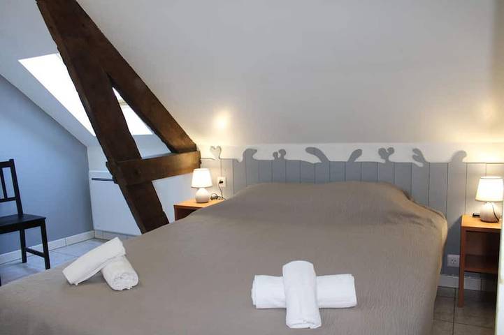 Gîte pour 8 personnes, avec piscine et jardin, animaux acceptés