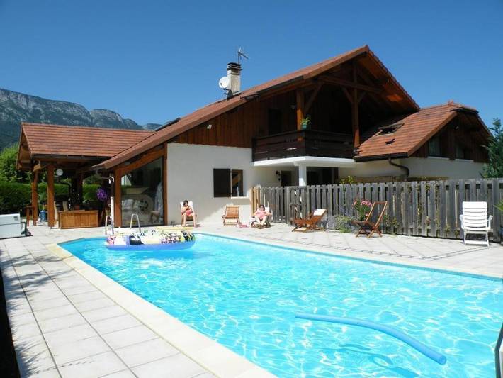 Location de vacances pour 3 personnes, avec piscine et vue ainsi que sauna et jardin à Doussard - 2