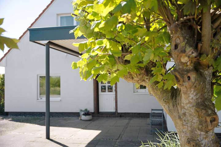 Ganze Wohnung, Ferienwohnung 'Links' mit privater Terrasse und privatem Garten in Wesselburenerkoog, Kreis Dithmarschen