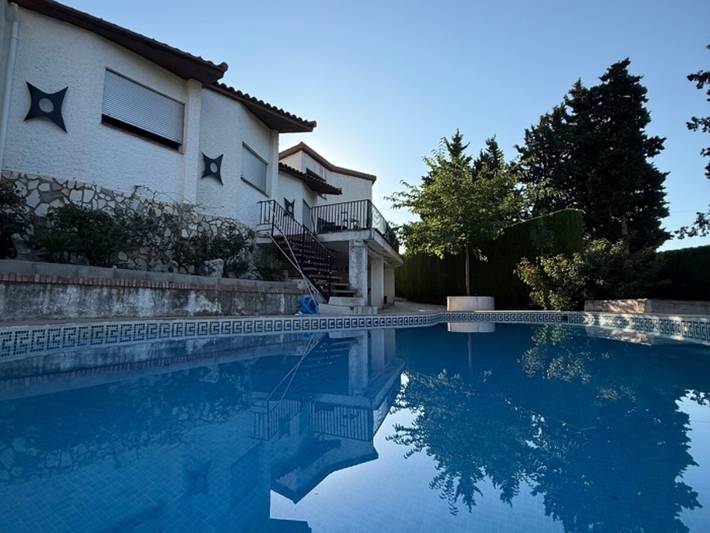 Chalet para 8 personas, con balcón y jardín en Vega de Granada - 2