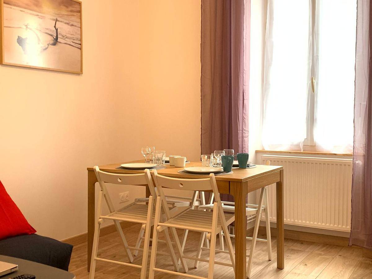 Appartement entier, Appart'Village Le Creusot centre - Parking facile - Bus gare Tgv 17 min in Le Creusot, Région d'Autun