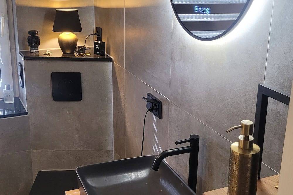 Ganze Wohnung, Moderne Wohnung trifft Gäste ! 110 m2 Wohnung . Küche / Bad / Schlafzimmer Neu in Zörbig, Anhalt - Bitterfeld