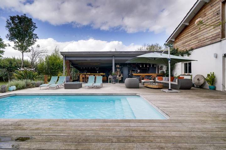 Location de vacances pour 6 personnes, avec piscine ainsi que terrasse et jardin à Bouliac - 2