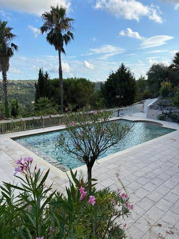 Gîte pour 2 personnes, avec jardin ainsi que vue et piscine à Saint-Jeannet