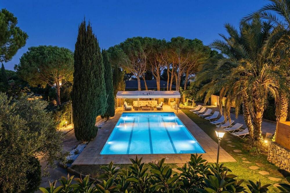 15 min. drive from Sitges Villa El Ranch 10 min. walk to the beach Jacuzzi 11P in el Balmí Gran (Sitges), Sitges