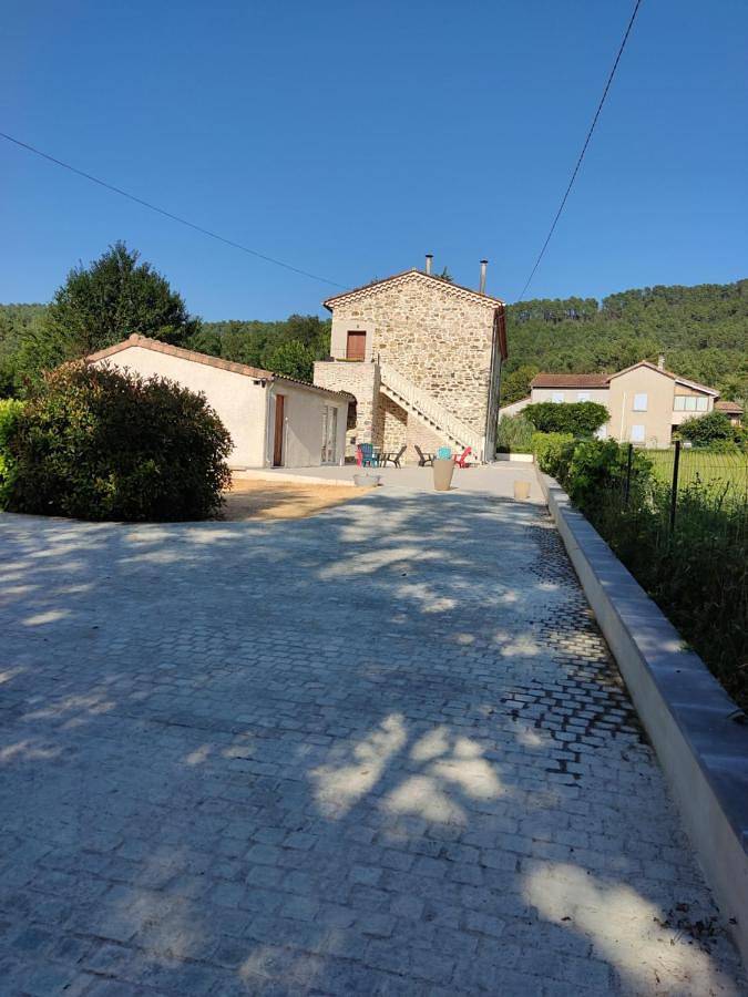 Appartement de vacances pour 8 personnes, avec piscine et jardin