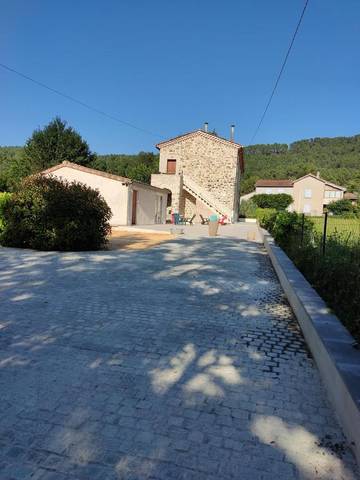 Gîte pour 8 personnes, avec jardin et piscine à Gagnières