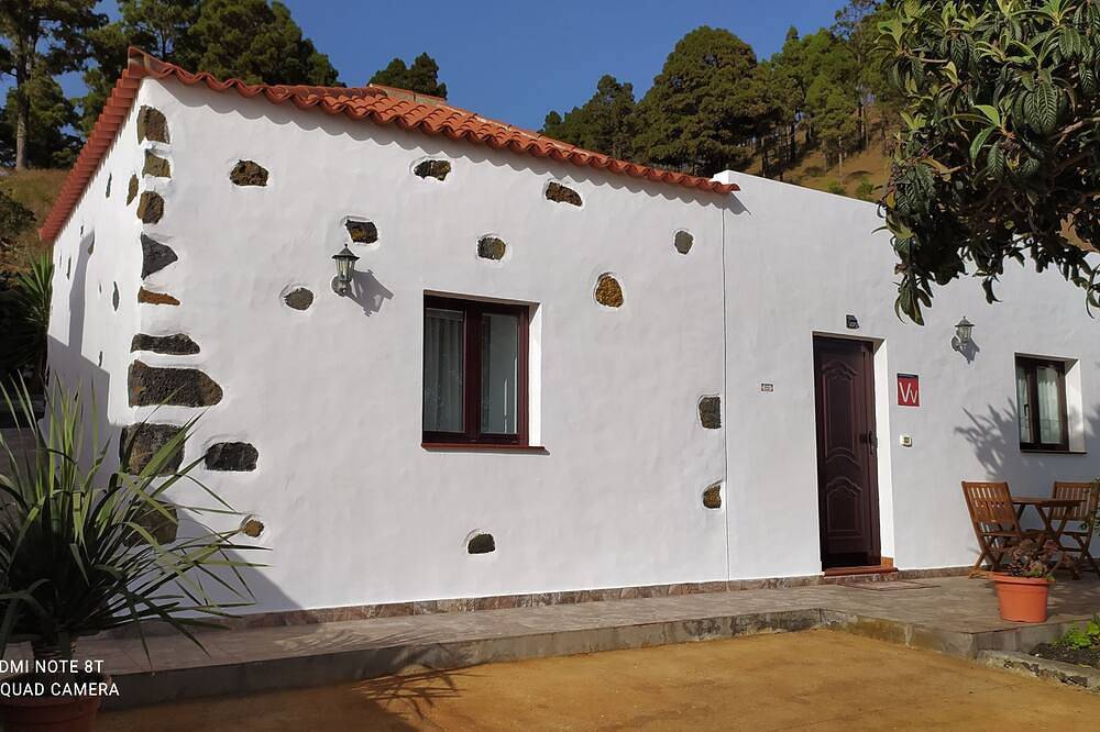 Casa el Nisperero. Casa rústica en un lugar tranquilo, ideal para el descanso. in Fuencaliente de La Palma, La Palma Sur