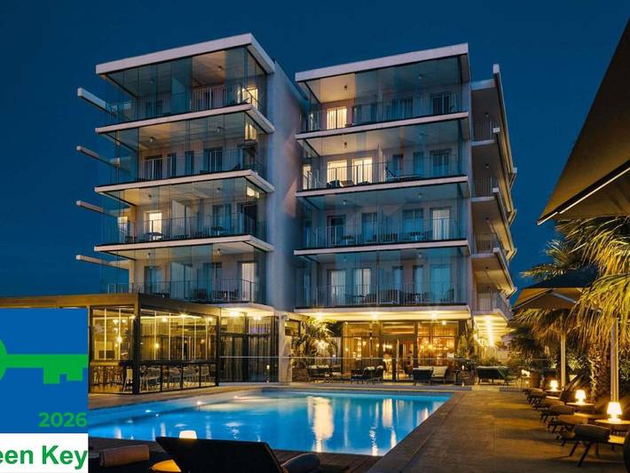 Hôtel pour 3 personnes, avec terrasse ainsi que piscine et sauna