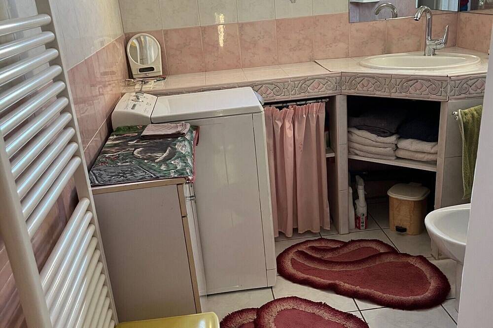 Entire apartment, On the banks of the Rhône between Avignon, the Ardèche and the sea in Montfaucon (Languedoc-Roussillon), Nimes region