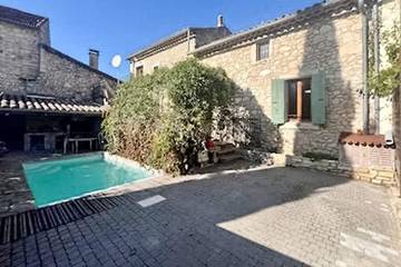 Gîte pour 8 personnes, animaux acceptés à Montclus